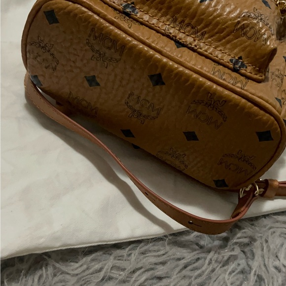 Authentic of MCM

* Good Condition

* It's come with dust bag & authentic cards - Picture 6 of 11